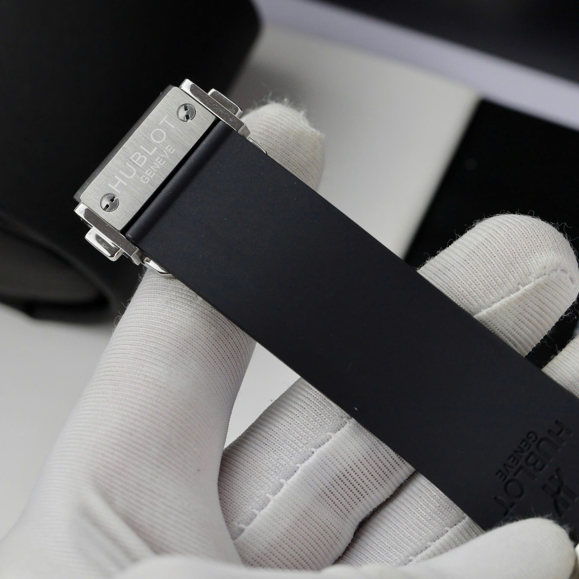 Đồng Hồ Hublot Big Bang Tourbillon Chế Tác Mặt Lộ Cơ Dây Cao Su 44mm (2) Đồng Hồ Hublot Big Bang Tourbillon Chế Tác Mặt Lộ Cơ Dây Cao Su 44mm (2)