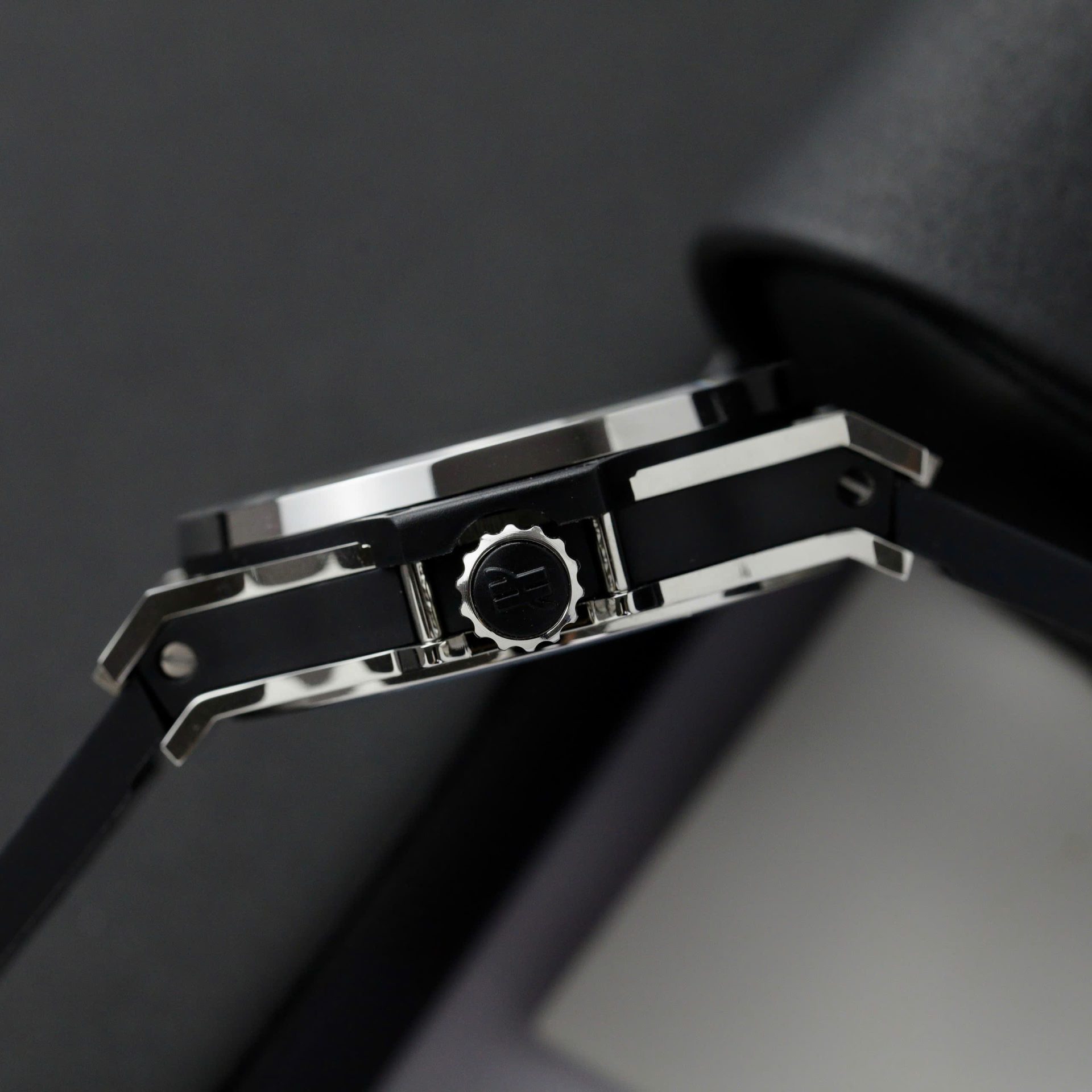 Đồng Hồ Hublot Big Bang Tourbillon Chế Tác Mặt Lộ Cơ Dây Cao Su 44mm (4) Đồng Hồ Hublot Big Bang Tourbillon Chế Tác Mặt Lộ Cơ Dây Cao Su 44mm (2)