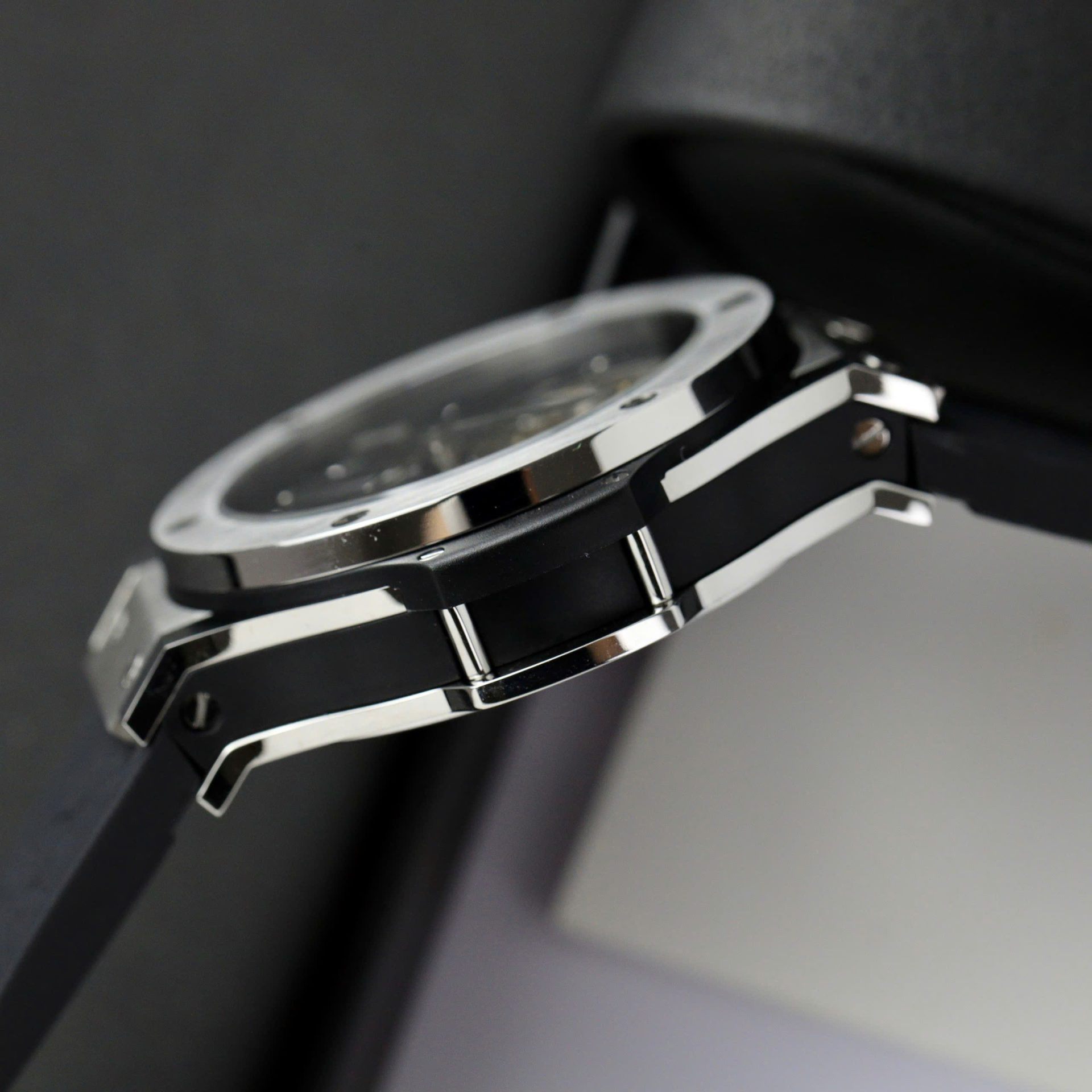 Đồng Hồ Hublot Big Bang Tourbillon Chế Tác Mặt Lộ Cơ Dây Cao Su 44mm (5) Đồng Hồ Hublot Big Bang Tourbillon Chế Tác Mặt Lộ Cơ Dây Cao Su 44mm (2)