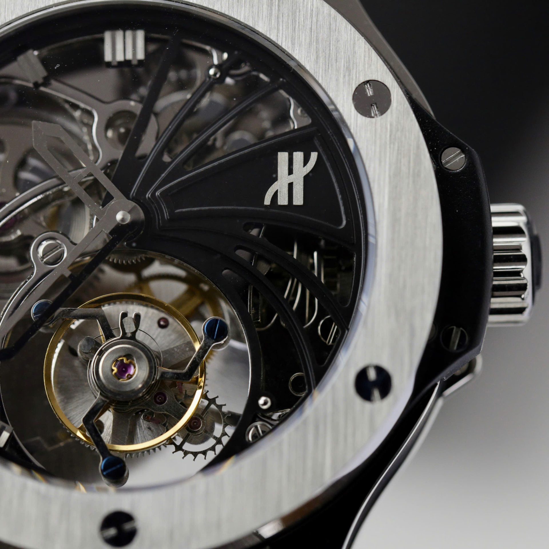 Đồng Hồ Hublot Big Bang Tourbillon Chế Tác Mặt Lộ Cơ Dây Cao Su 44mm (7) Đồng Hồ Hublot Big Bang Tourbillon Chế Tác Mặt Lộ Cơ Dây Cao Su 44mm (2)
