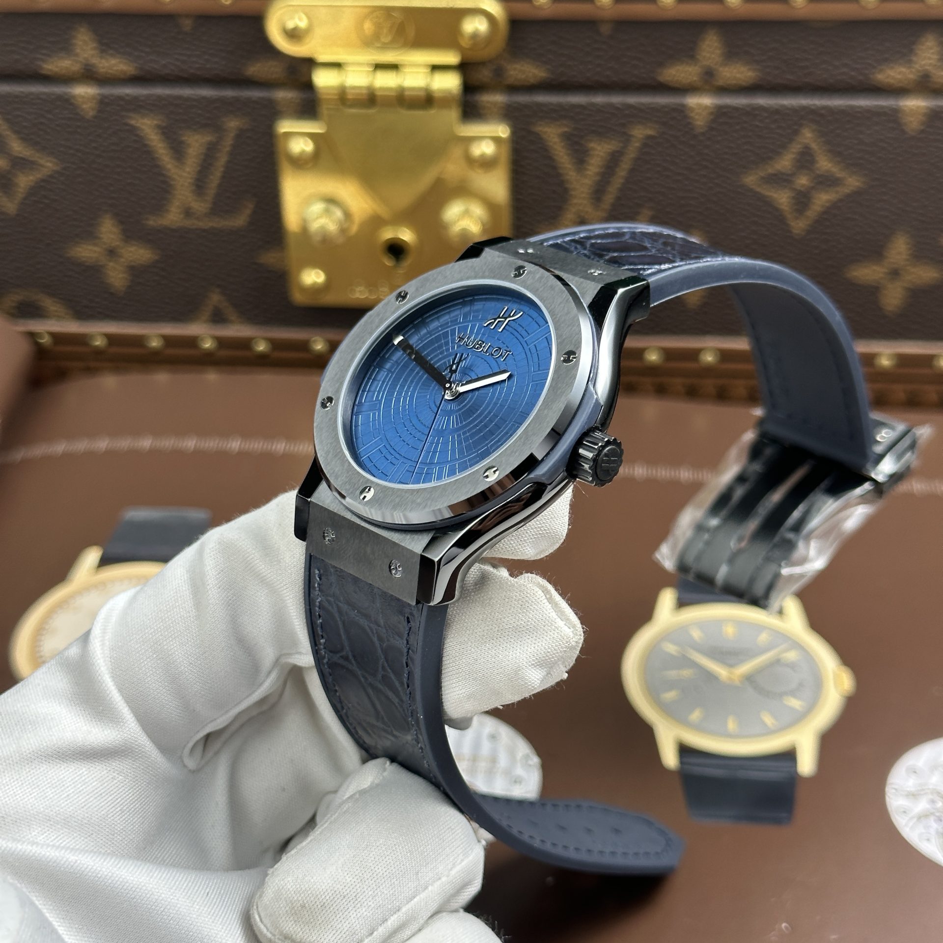Đồng Hồ Hublot Classic Fusion Boutique Pisa 1940 Edition Replica 11 Dây Cao Su Bọc Da Xưởng JJZ 42mm (10) Đồng Hồ Hublot Classic Fusion Boutique Pisa 1940 Edition Replica 11 Dây Cao Su Bọc Da Xưởng JJZ 42mm (2)