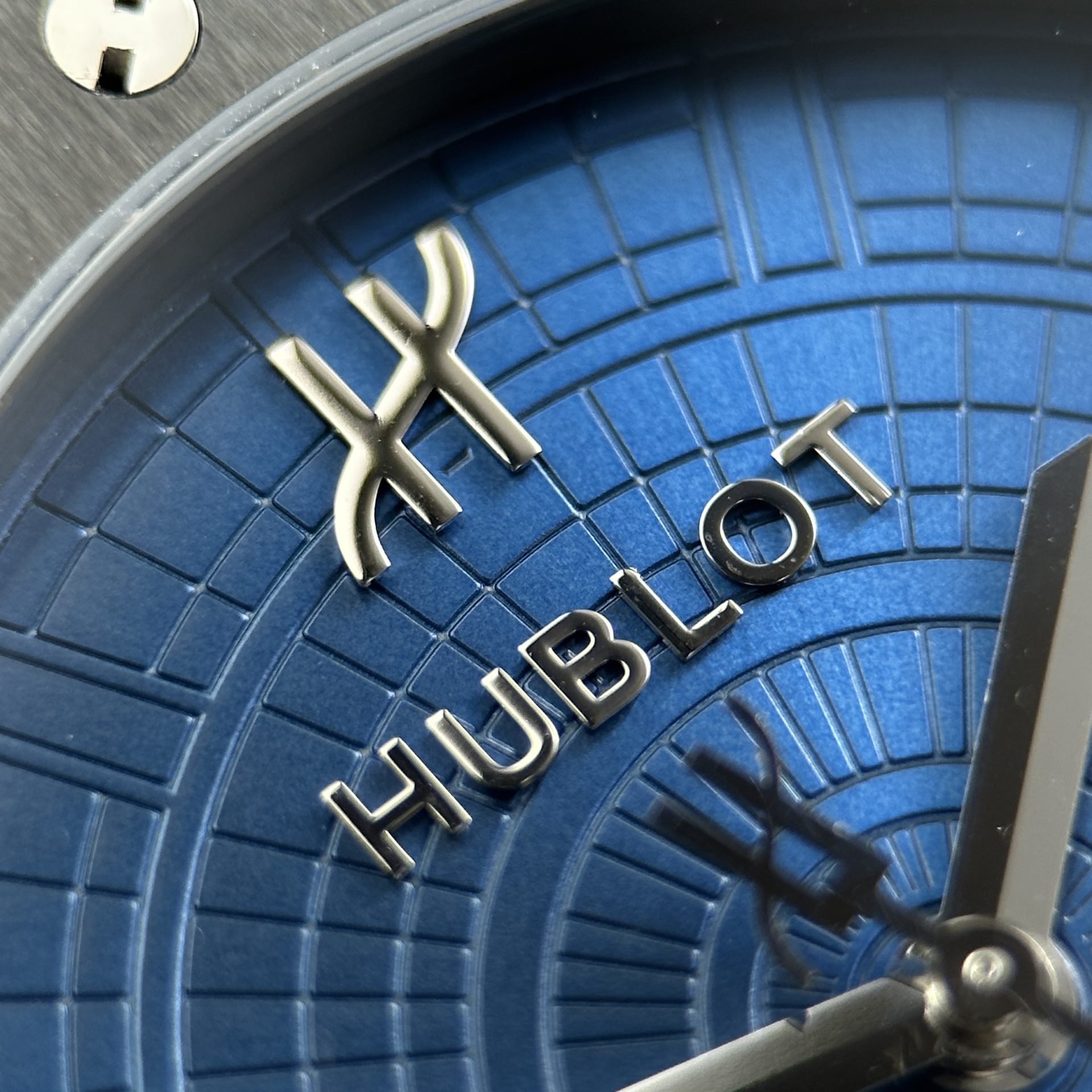 Đồng Hồ Hublot Classic Fusion Boutique Pisa 1940 Edition Replica 11 Dây Cao Su Bọc Da Xưởng JJZ 42mm (7) Đồng Hồ Hublot Classic Fusion Boutique Pisa 1940 Edition Replica 11 Dây Cao Su Bọc Da Xưởng JJZ 42mm (2)