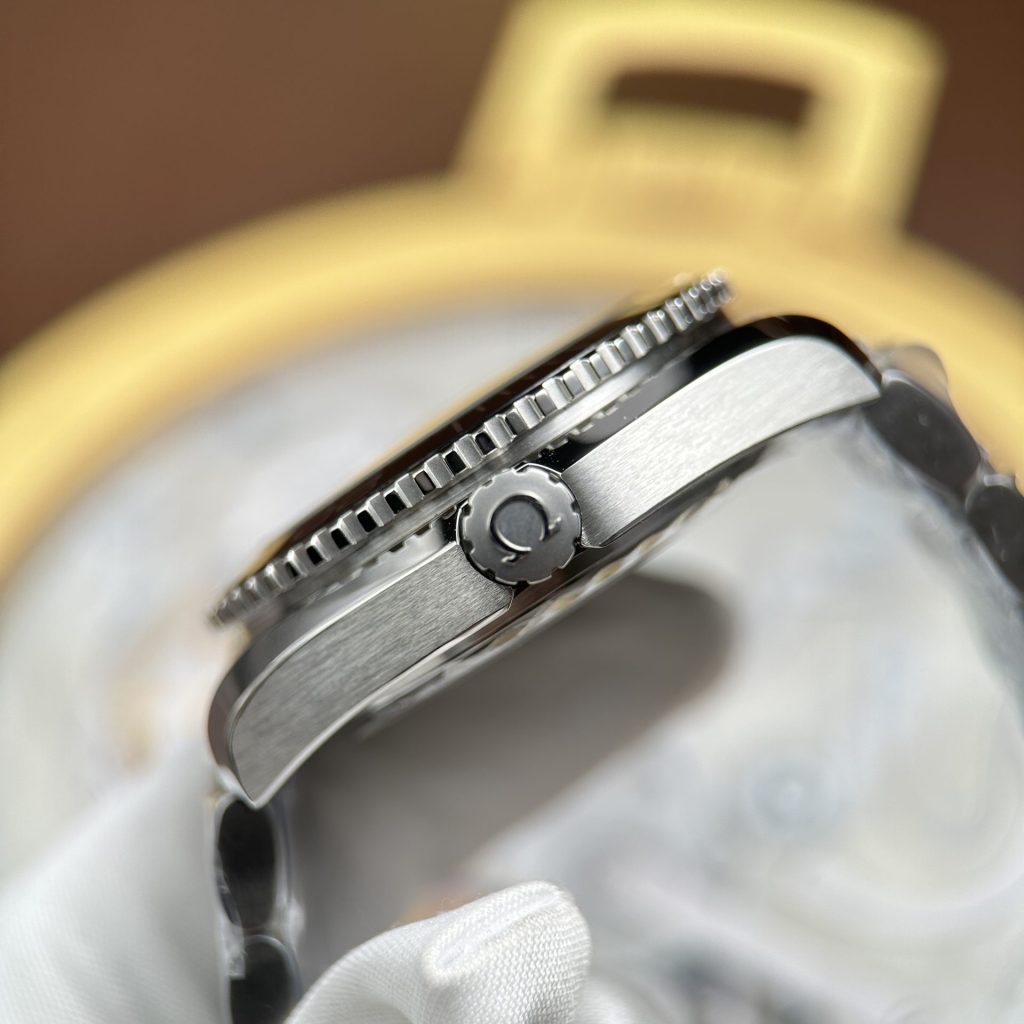 Đồng Hồ Omega Seamaster Planet Ocean 600M Replica 11 Mặt Đen Máy Cơ Thụy Sỹ Nhà Máy VS 39 (2)