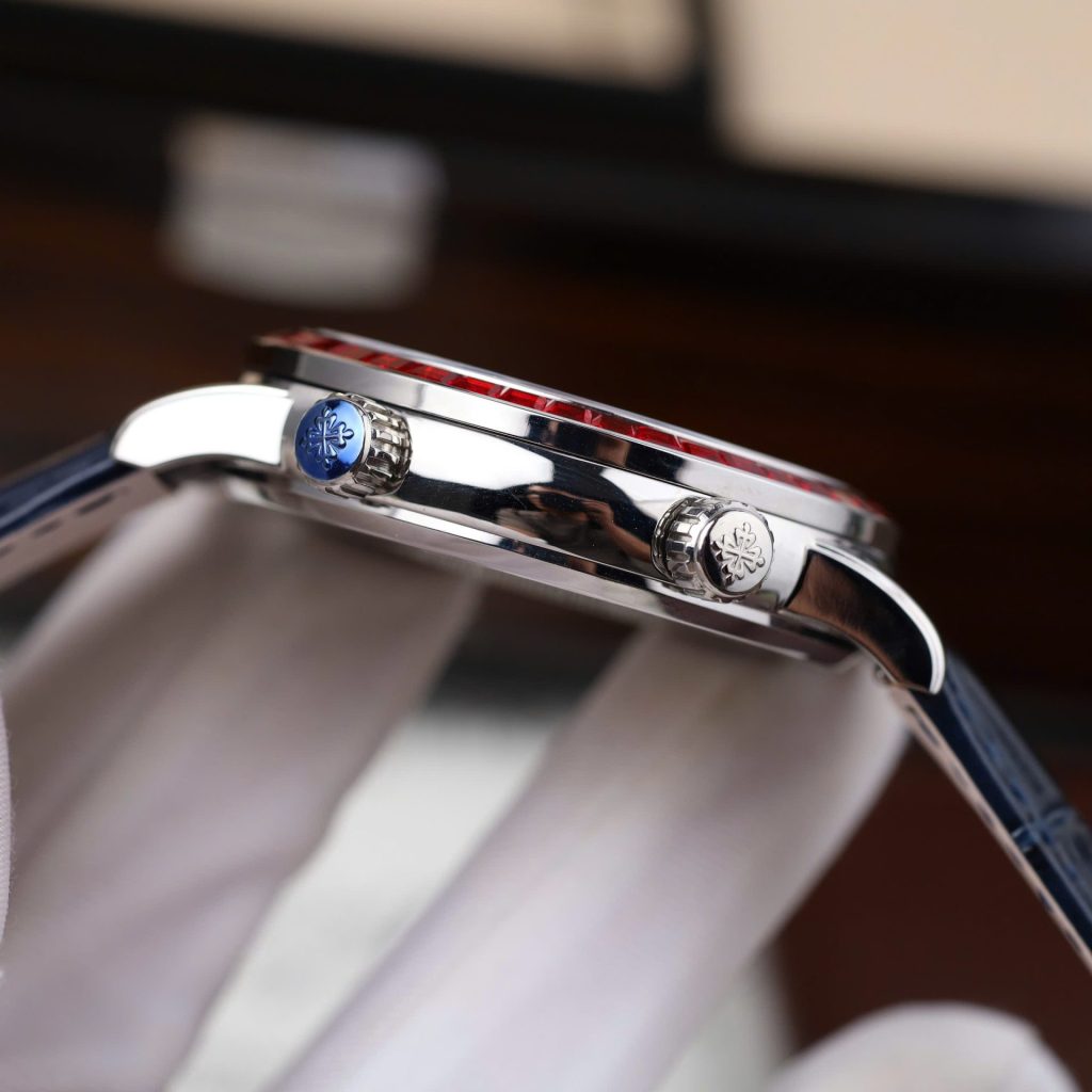 Đồng Hồ Patek Philippe Grand Complications 6104G Replica 11 Màu Xanh Dương Viền Đính Đá Đỏ 40mm (2)