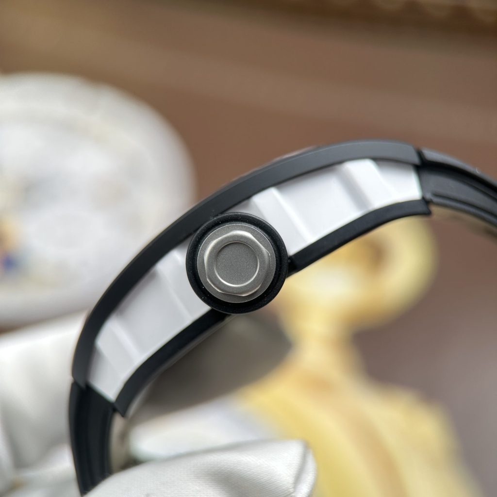 Đồng Hồ Richard Mille RM055 Chế Tác Vỏ Gốm Đen Viền Trắng Xưởng ZF 49.9×42 (2)