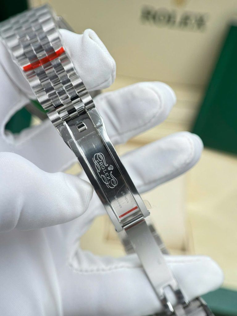 Đồng Hồ Rolex DateJust 126234 Chế Tác Mặt Tím Chải Tia Máy Cơ Thụy Sỹ 36mm (2)