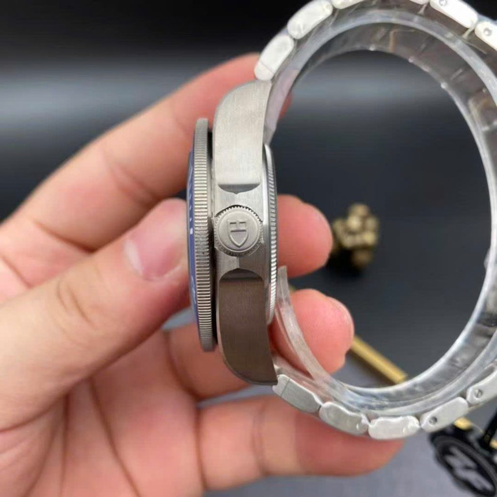 Đồng Hồ Tudor Pelagos Replica 11 Vỏ Titanium Mặt Xanh Dương Nhà Máy ZF 42mm (2)