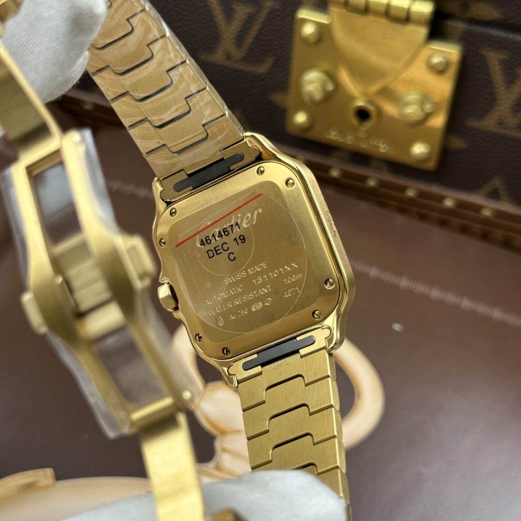 Đồng Hồ Cartier Santos Nữ Chế Tác Mạ Vàng Viền Đính Đá Nhà Máy BV 35mm (2)