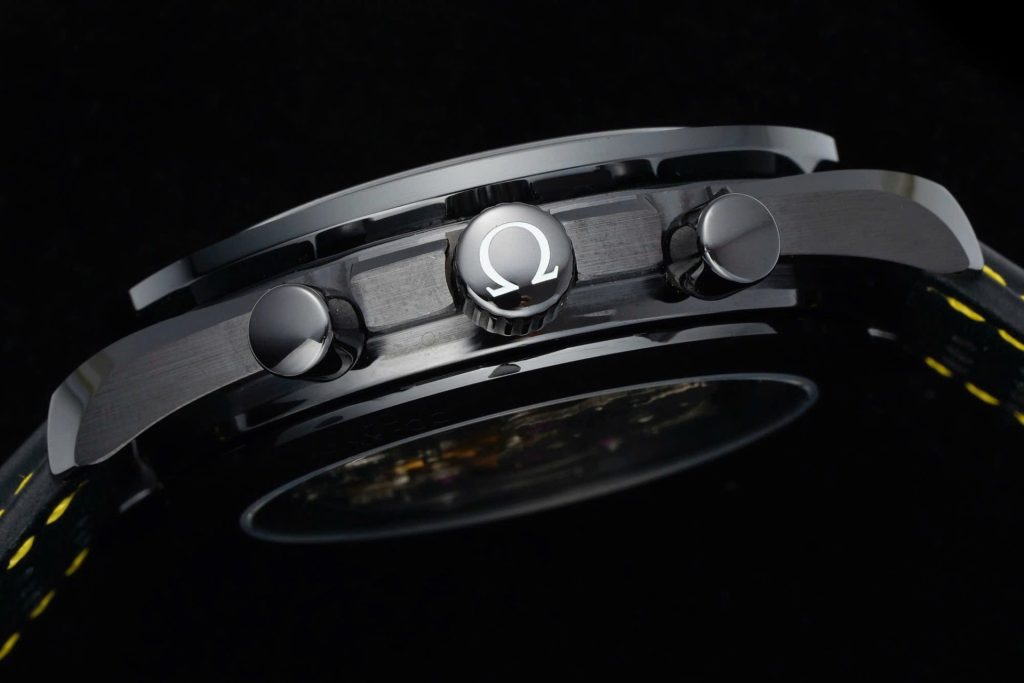 Đồng Hồ Omega Chế Tác Speedmaster Dark Side of the Moon Vỏ Gốm Đen Dây Da 44mm (2)