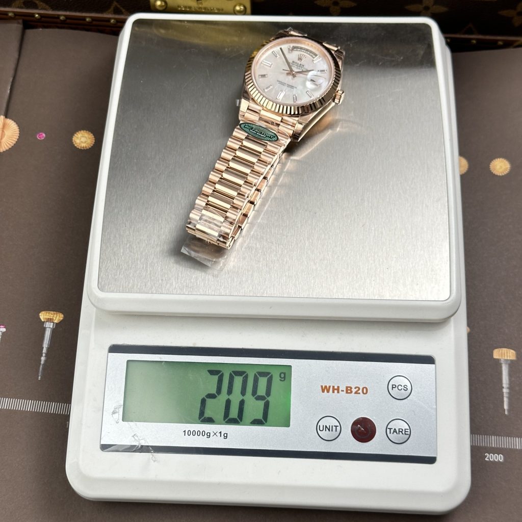 Đồng Hồ Rolex Day-Date Replica 11 Mặt MOP Bộ Chuyển Động Calibre 3255 Nhà Máy RC 40mm (2)